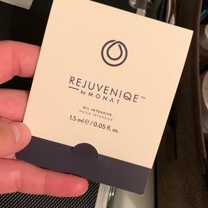 Monat rejuveniqe oil